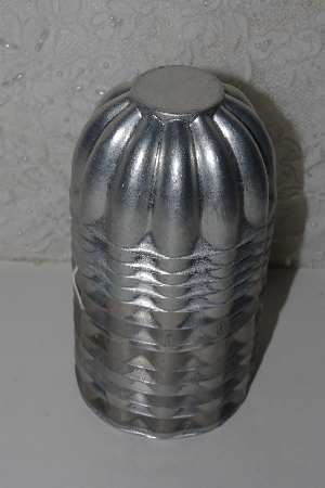 +MBAVG #101-0014  "Set Of 15 Vintage Aluminum Jell-O Molds"