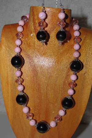 +MBAMG #100-0162  "Pink & Black Bead Necklace & Earring Set"