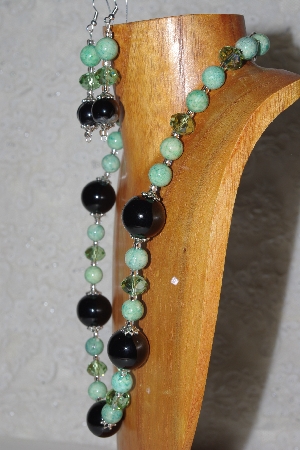 +MBAMG #100-0168  "Black & Green Bead Necklace & Earring Set"