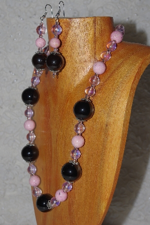 +MBAMG #100-0189  "Pink & Black Bead Necklace & Earring Set"
