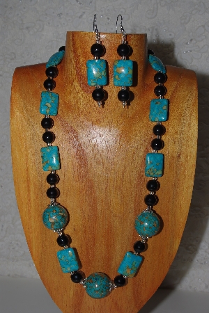 +MBAMG #100-0255  "Blue & Black Bead Necklace & Earring Set"