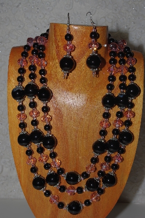 +MBAMG #100-0364  "Black & Pink Bead Necklace & Earring Set"