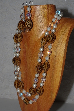 +MBAMG #100-0334  "Brown,White & Clear Bead Necklace & Earring Set"