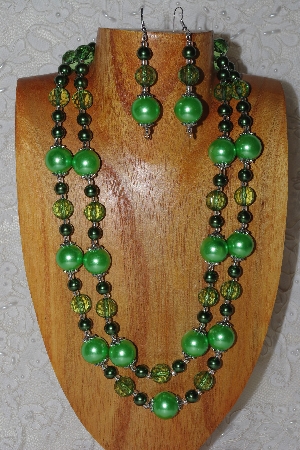 +MBAHB #033-0006  "Green Shell Pearl & Mixed Bead Necklace & Earring Set"