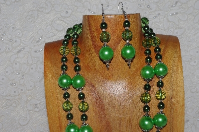 +MBAHB #033-0006  "Green Shell Pearl & Mixed Bead Necklace & Earring Set"