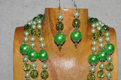 +MBAHB #033-0151  "Lime Green Shell Pearl & Mixed Bead Necklace & Earring Set"