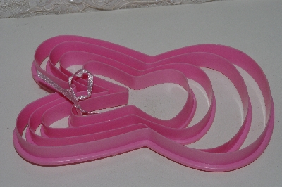 +MBAMG #S99-0117  "Set Of 4 Pink Bunny Cookie Cutters"