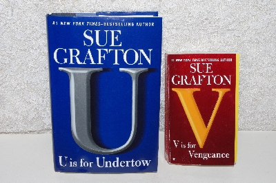 +MBACF #B-0076 "Set Of 2 Sue Grafton Pre-Owned Books"