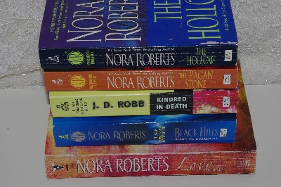 +MBACF #B-0086  "Set Of 5 Pre-Owned Nora Roberts/J.D. Robb Paperback Books"