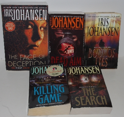 MBAM #421-0125 "Lot Of 18 Iris Johansen Eve Duncan Series Books"
