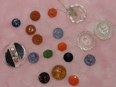 MBA #1616-088  "Vintage Lot Of 17 Mixed Glass Buttons"
