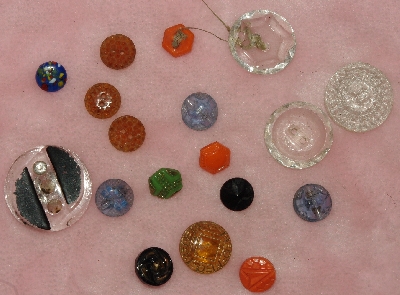 MBA #1616-088  "Vintage Lot Of 17 Mixed Glass Buttons"