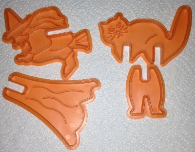 +MBA #1515-0001  "Nordic Ware 3D Stand Up Halloween Cookie Cutter Set"