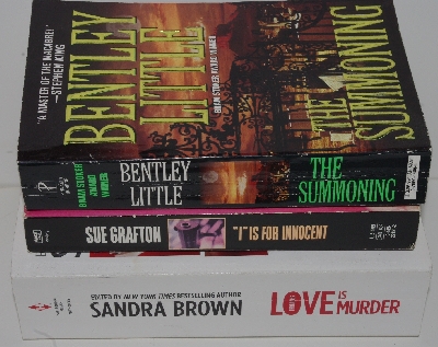 +MBA #2020-0136 "Bentley Little, Sue Grafton & Sandra Brown Paperback Books"