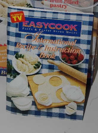 +MBA #2525-0194  "1995 Easycook Pasta & Pastry Super Molds Set"