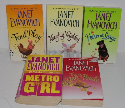 +MBA #2424-0011  "Set Of 6 Janet Evanovich Paperback Books"