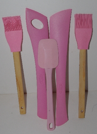 +MBA #2626-0086 "Pink 5 Piece Set Of Baking Tools"