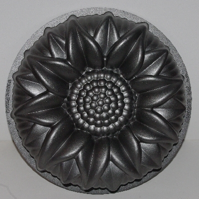 +MBA #2626-0180  "Nordic Ware 10 Cup Sunflower Pan"