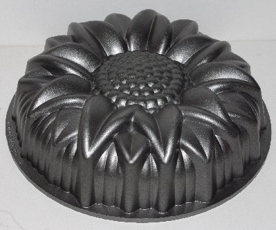 +MBA #2626-0180  "Nordic Ware 10 Cup Sunflower Pan"