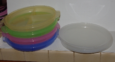 +MBA# 2828-578  "1990's Set Of 4 Plastic Divided Plates With Lids"
