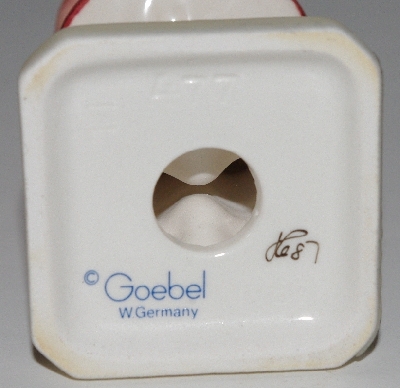 +MBA #3131-237   "Goebel Hummel 1987 "A Budding Maestro" #477 Figurine"