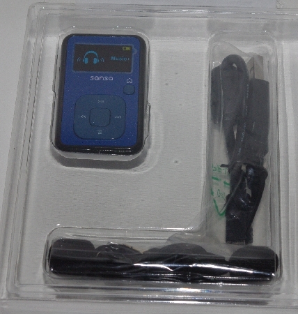 +MBA #3131-0016  "SanDisk Blue MP3 Player With Top Billboard Country Disk"