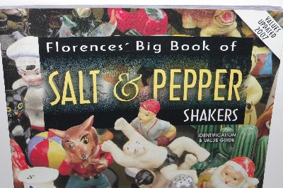 +MBA #3535-561   "2002 Florence's Big Book Of Salt & Pepper Shakers"