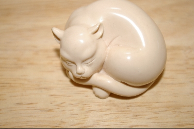 +MBA #4-073  "1986 Netsuke Style Cat From The Franklint Mint Collection