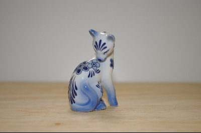 +MBA #4-069  "1986 Blue & White Franklin  Mint Delft  Porcelin Cat