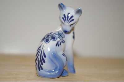 +MBA #4-069  "1986 Blue & White Franklin  Mint Delft  Porcelin Cat