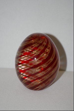 +MBA #9-080  Hand Made Italian Murano Glass Egg Paper Weight