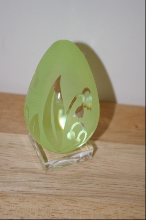 +MBA #9-157  Green Flower Cameo Glass Egg