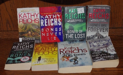 MBA #4242-1717   "Set Of 16 "Temperance Brennan Series" Kathy Reichs Books"