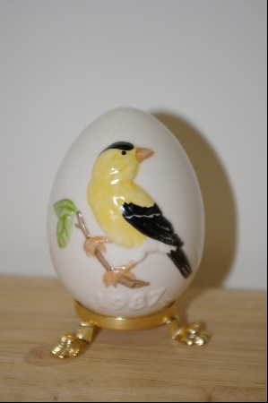 +MBA #10-025  1987 Gobel Yellow Bird Egg On Stand