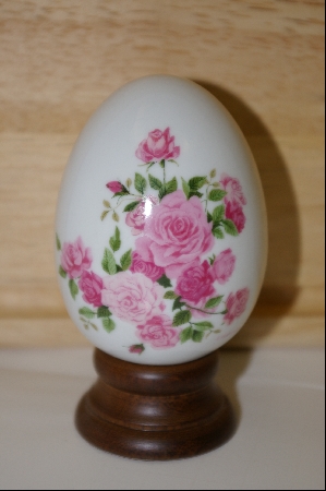 +MBA #10-175  1988 Avon "Summer Roses" Ceramic Egg