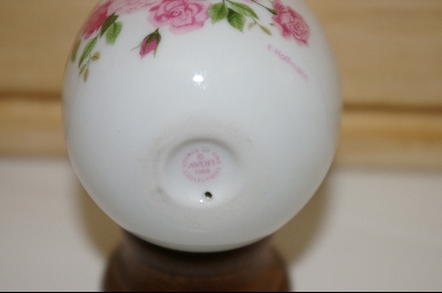 +MBA #10-175  1988 Avon "Summer Roses" Ceramic Egg