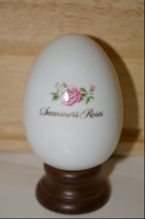 +MBA #10-179  1988 Avon "Summer Roses" Ceramic Collectors Egg