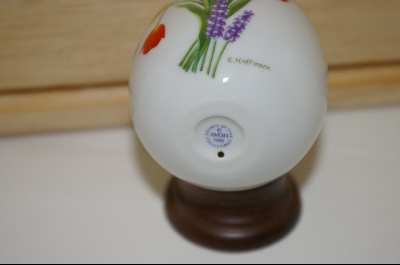 +MBA #10-169  Avon 1988 "Spring's Brilliance" Ceramic Collectors Egg