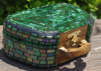 +MBA #5559-0055  "Iridescent Green Stained Glass Purse Shaped Mosaic Jewelry Trinket Box"