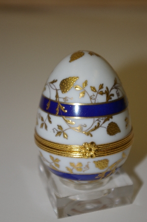 +MBA #10-149  Tiffany Egg Shaped Trinket Box