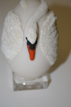 +MBA #10-198  1986 Bristar Swan Hand Carved Egg