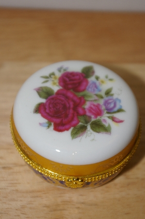 +Red Roses Round Porecline Trinket Box With Candle