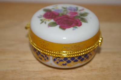 +Red Roses Round Porecline Trinket Box With Candle