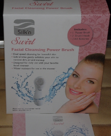+MBA #1313-290  "Silk n Swirl White Facial Cleansing Power Brush"