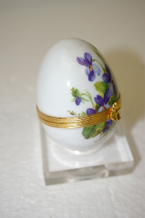+MBA #11-249   1990's  Porceline "Rochard" Egg Shapped Trinket Box