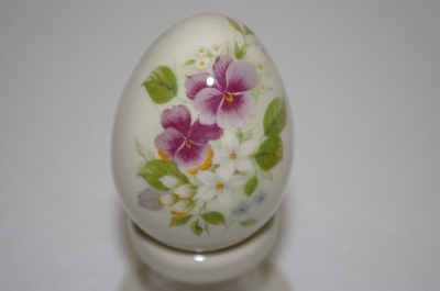 +MBA #12-143  1980's Porcelain Lavender Flower Egg