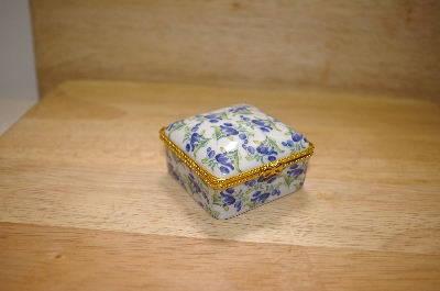 + MBA #14-201  "Square White Porcelain Floral Trinket Box