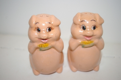 +MBA #33-045  "Pair Of Vintage Cute Pig Salt & Pepper Shakers