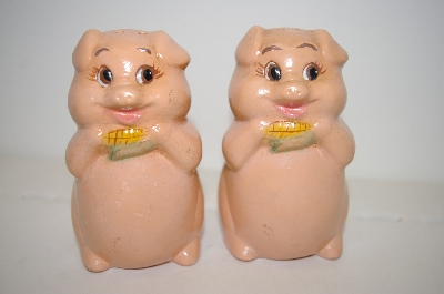 +MBA #33-045  "Pair Of Vintage Cute Pig Salt & Pepper Shakers