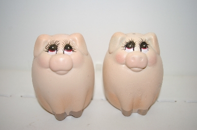 +MBA #33-023  "Vintage Cute Pig Salt & Pepper Shakers